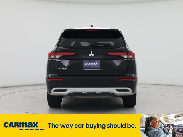 Photo of 2022 Black Mitsubishi Outlander