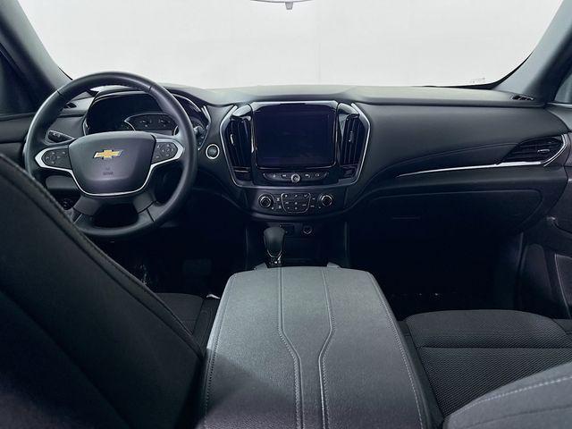 Photo of 2023 Summit White Chevrolet Traverse