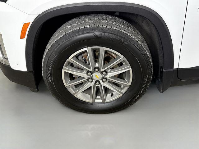 Photo of 2023 Summit White Chevrolet Traverse