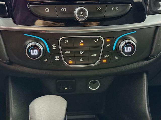Photo of 2023 Summit White Chevrolet Traverse