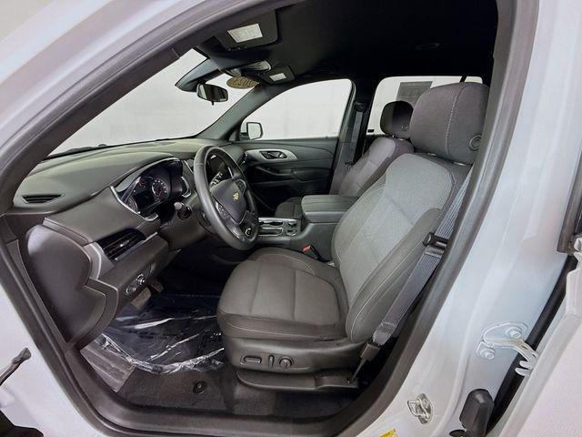 Photo of 2023 Summit White Chevrolet Traverse