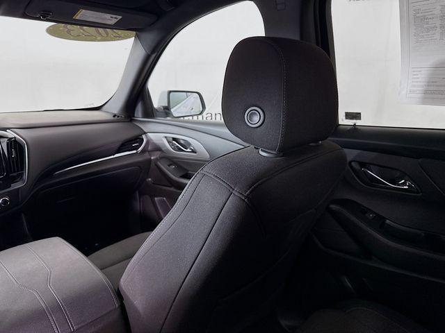 Photo of 2023 Summit White Chevrolet Traverse