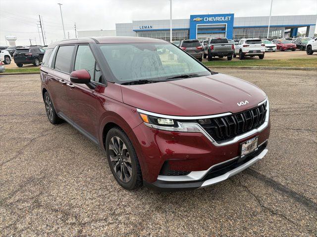 Photo of 2022 Flare Red Kia Carnival