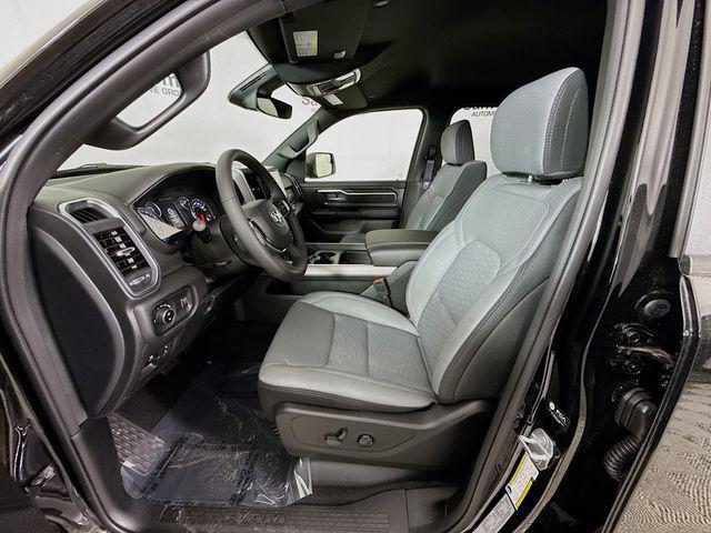 Photo of 2025 Diamond Black Crystal Pearlcoat RAM 1500