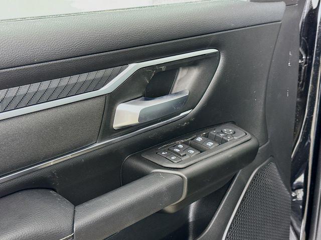 Photo of 2025 Diamond Black Crystal Pearlcoat RAM 1500
