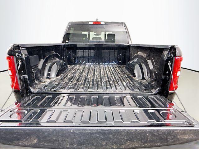 Photo of 2025 Diamond Black Crystal Pearlcoat RAM 1500