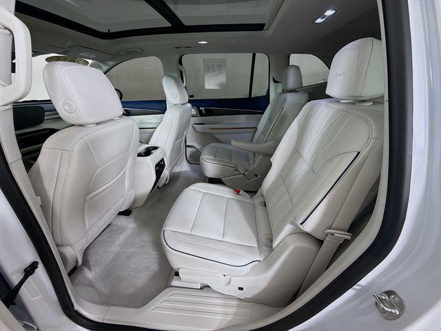 Photo of 2025 White Frost Tricoat Buick Enclave