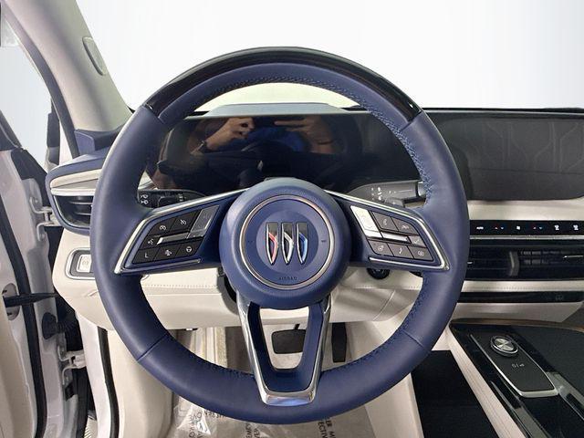Photo of 2025 White Frost Tricoat Buick Enclave