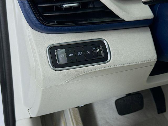 Photo of 2025 White Frost Tricoat Buick Enclave