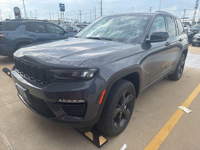 Photo of 2025 Baltic Gray Metallic Clearcoat Jeep Grand Cherokee