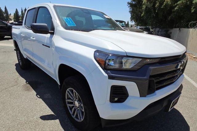 Photo of 2024 Summit White Chevrolet Colorado