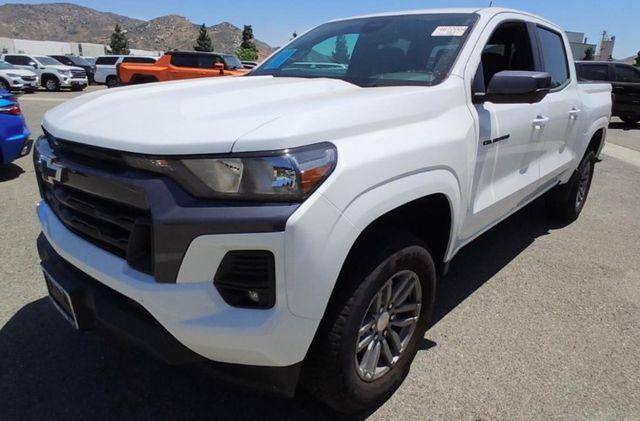 Photo of 2024 Summit White Chevrolet Colorado