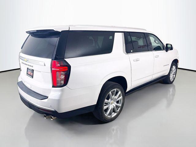 Photo of 2023 Iridescent Pearl Tricoat Chevrolet Suburban