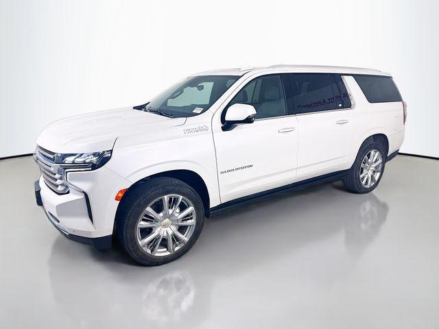 Photo of 2023 Iridescent Pearl Tricoat Chevrolet Suburban