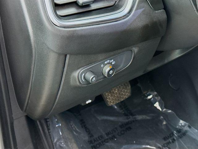 Photo of 2020 Silver Ice Metallic Chevrolet Equinox