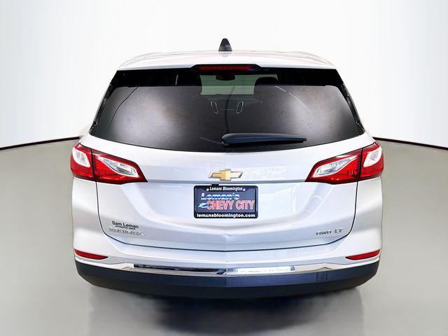 Photo of 2020 Silver Ice Metallic Chevrolet Equinox