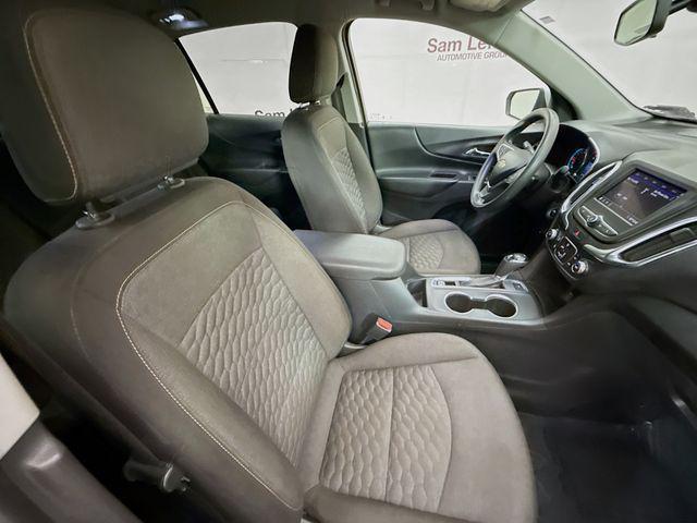 Photo of 2020 Silver Ice Metallic Chevrolet Equinox