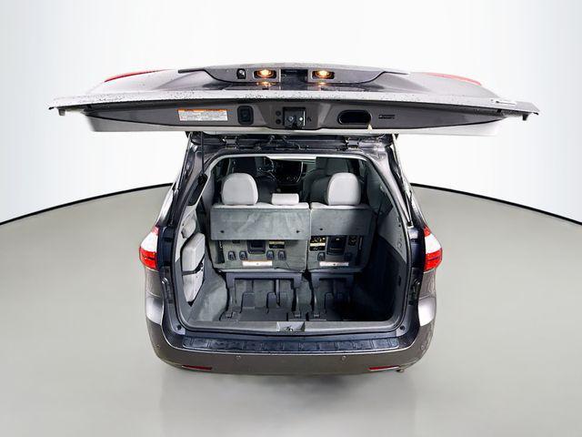 Photo of 2015 Gray Toyota Sienna
