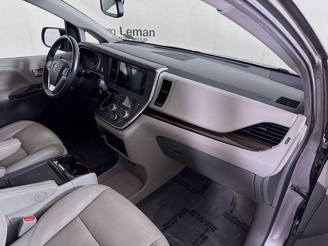 Photo of 2015 Gray Toyota Sienna