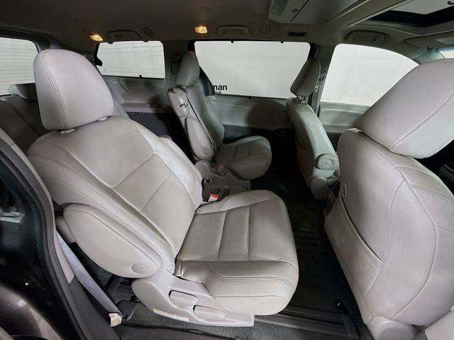 Photo of 2015 Gray Toyota Sienna