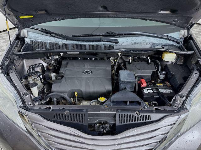 Photo of 2015 Gray Toyota Sienna