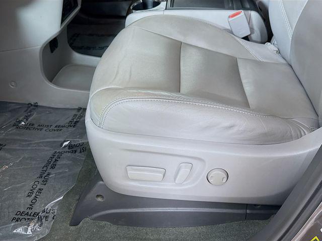 Photo of 2015 Gray Toyota Sienna