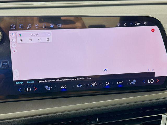 Photo of 2024 Summit White Chevrolet Traverse