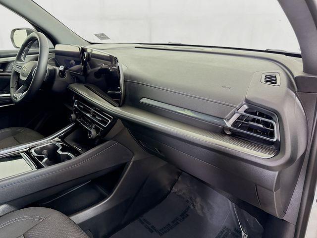 Photo of 2024 Summit White Chevrolet Traverse