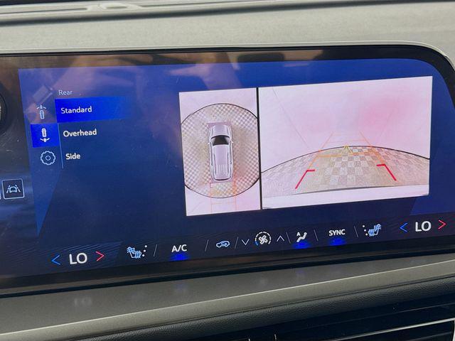 Photo of 2024 Summit White Chevrolet Traverse