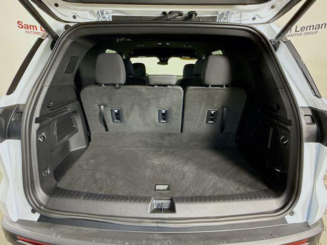 Photo of 2024 Summit White Chevrolet Traverse