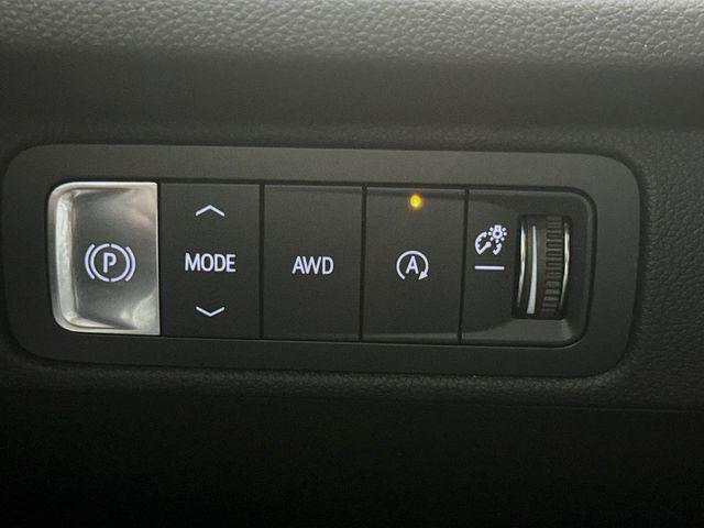 Photo of 2025 Iridescent Pearl Tricoat Chevrolet Traverse
