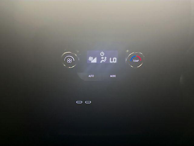 Photo of 2025 Iridescent Pearl Tricoat Chevrolet Traverse