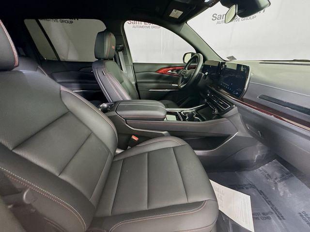 Photo of 2025 Iridescent Pearl Tricoat Chevrolet Traverse
