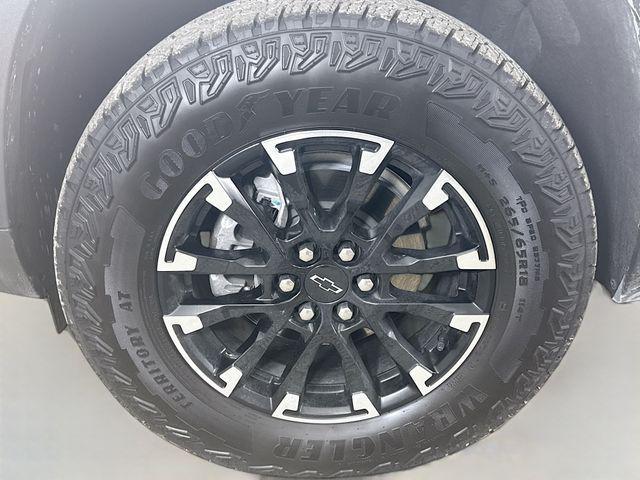 Photo of 2025 Iridescent Pearl Tricoat Chevrolet Traverse