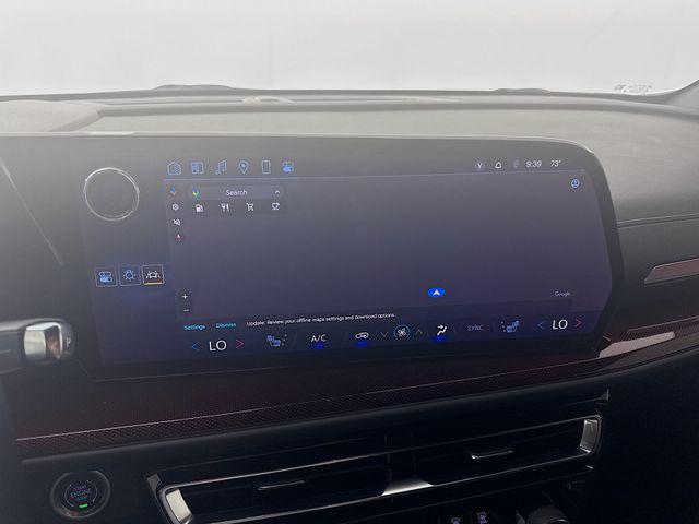 Photo of 2025 Iridescent Pearl Tricoat Chevrolet Traverse
