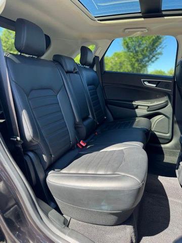 Photo of 2022 Agate Black Metallic Ford Edge