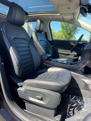 Photo of 2022 Agate Black Metallic Ford Edge