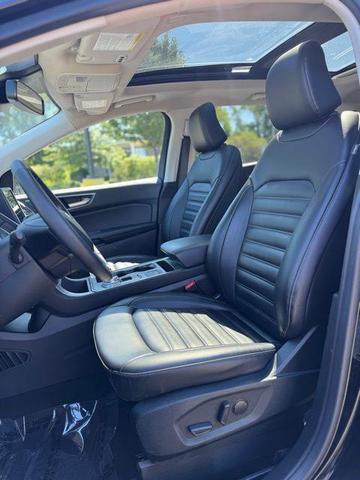 Photo of 2022 Agate Black Metallic Ford Edge