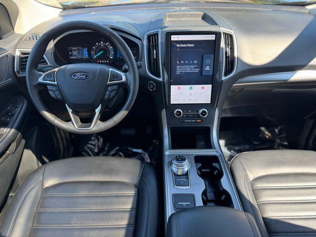 Photo of 2022 Agate Black Metallic Ford Edge