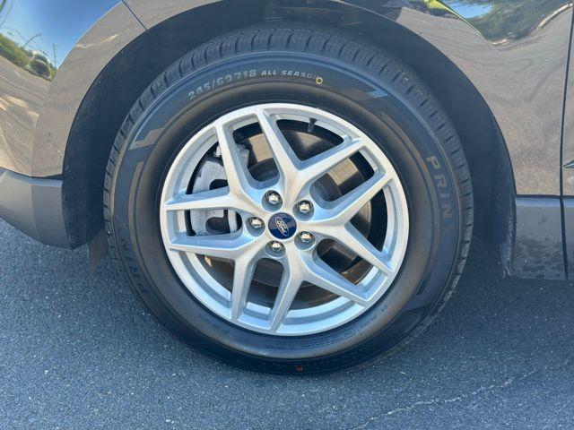 Photo of 2022 Agate Black Metallic Ford Edge