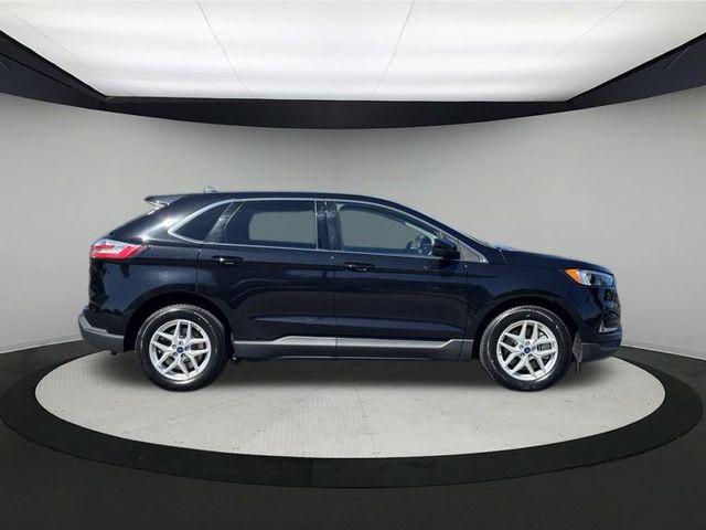 Photo of 2022 Agate Black Metallic Ford Edge