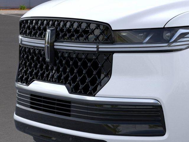 Photo of 2025 Pristine White Metallic Tri-Coat Lincoln Navigator