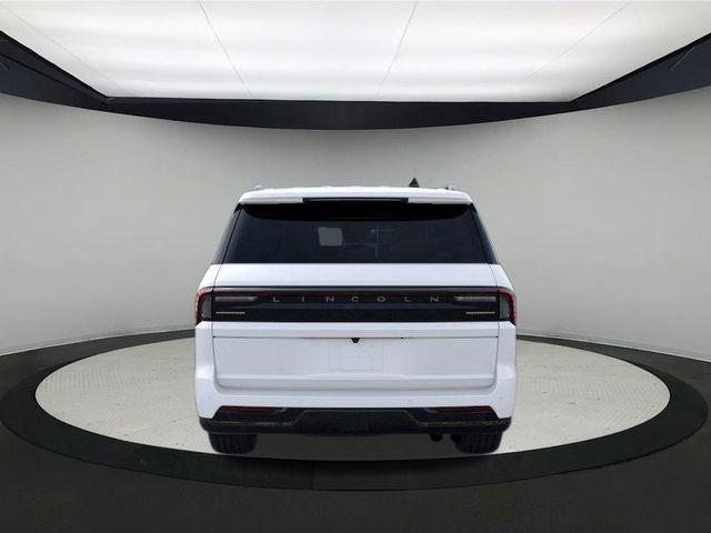 Photo of 2025 Pristine White Metallic Tri-Coat Lincoln Navigator