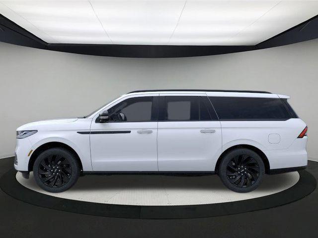 Photo of 2025 Pristine White Metallic Tri-Coat Lincoln Navigator