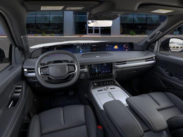 Photo of 2025 Pristine White Metallic Tri-Coat Lincoln Navigator