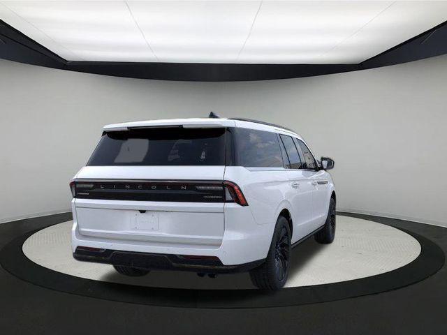 Photo of 2025 Pristine White Metallic Tri-Coat Lincoln Navigator