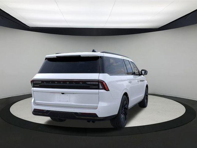 Photo of 2025 Pristine White Metallic Tri-Coat Lincoln Navigator