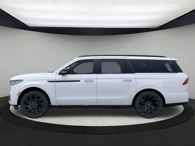 Photo of 2025 Pristine White Metallic Tri-Coat Lincoln Navigator