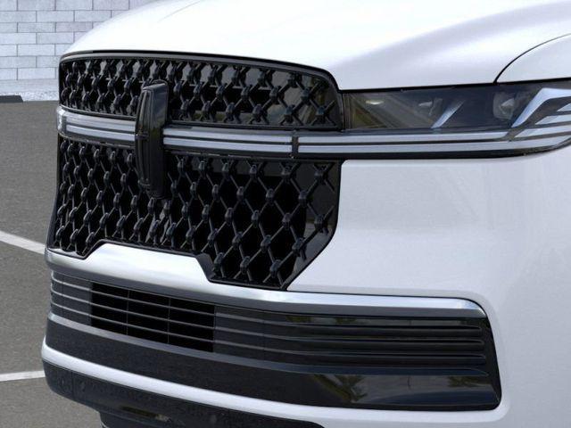 Photo of 2025 Pristine White Metallic Tri-Coat Lincoln Navigator