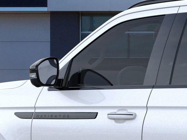 Photo of 2025 Pristine White Metallic Tri-Coat Lincoln Navigator